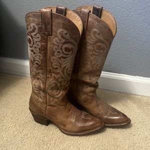 Shyanne cowboy boots, size 7